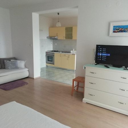 Feel Good Apartment Banjol Esterno foto