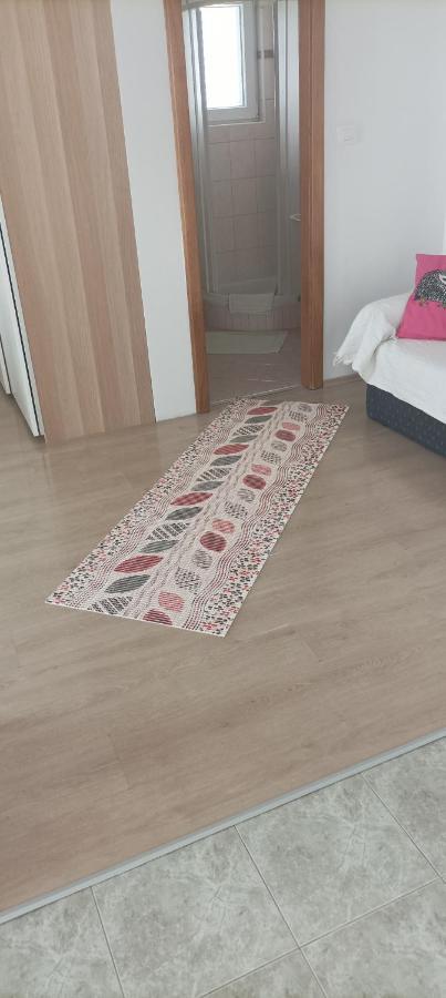Feel Good Apartment Banjol Esterno foto
