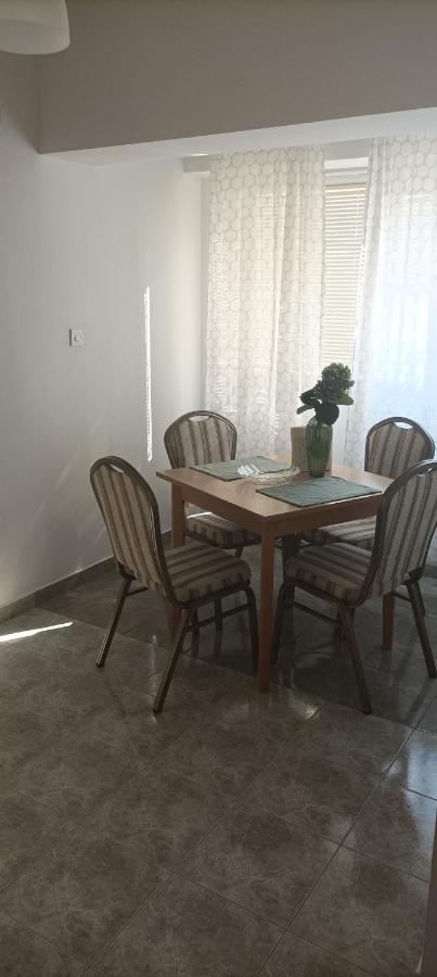Feel Good Apartment Banjol Esterno foto