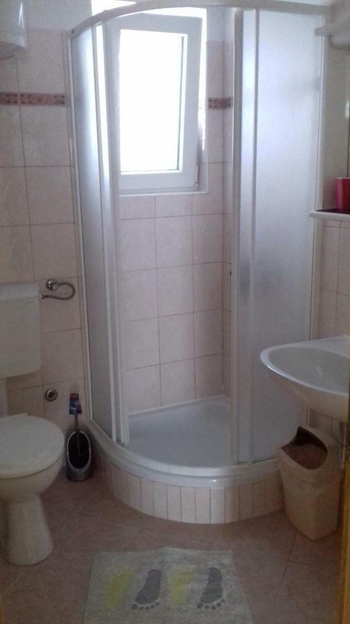 Feel Good Apartment Banjol Esterno foto