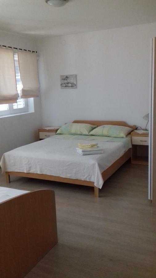 Feel Good Apartment Banjol Esterno foto