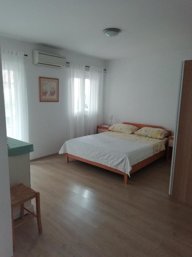 Feel Good Apartment Banjol Esterno foto