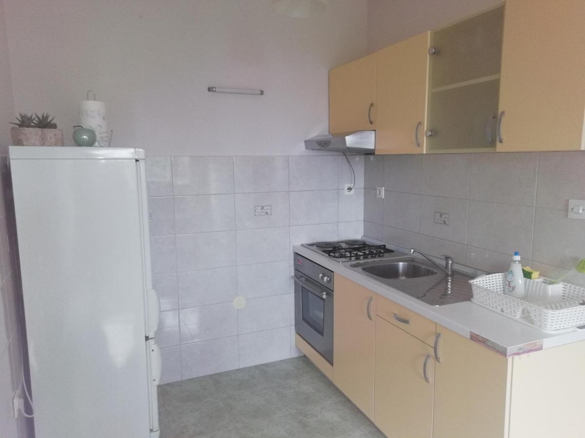 Feel Good Apartment Banjol Esterno foto